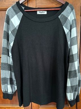 Haptics Black White Buffalo Plaid Crewneck Pullover Lightweight Top Size L/XL